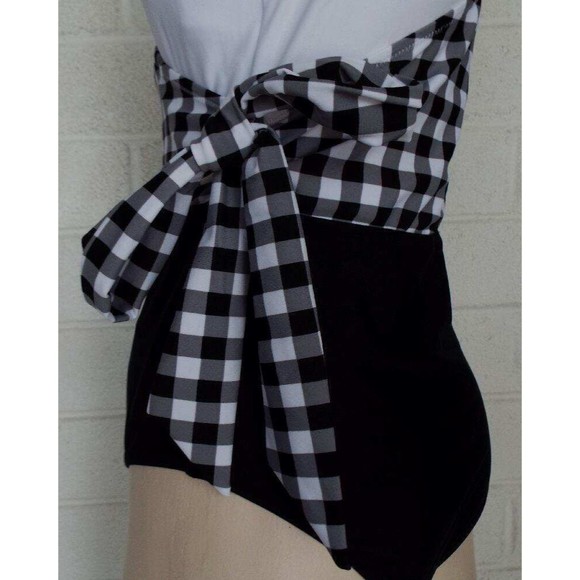 New CUPSHE Large black white gingham check crossover top 1 piece Swimsuit - Picture 6 of 8